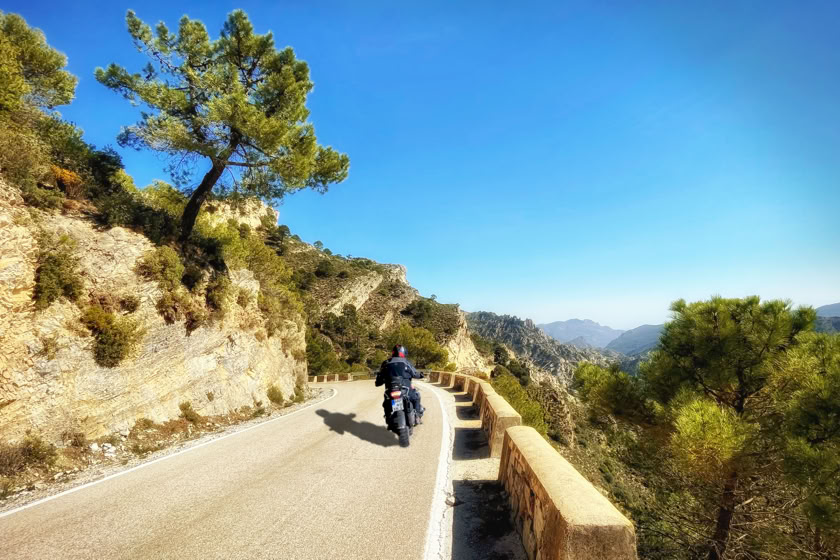 Biker bei der RoadCaptain.One Winterflucht in Andalusien bei Otivar